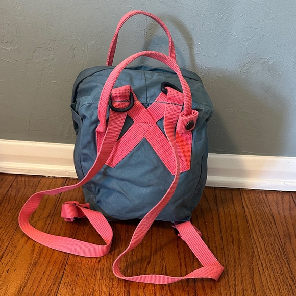 Fjällräven Kånken Mini Backpack in Teal and Coral Pink - Picture 2 of 6